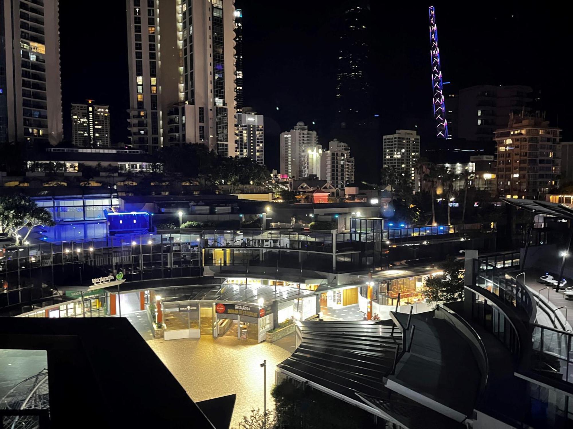 Circle On Cavil Holidays Gold Coast Exterior foto