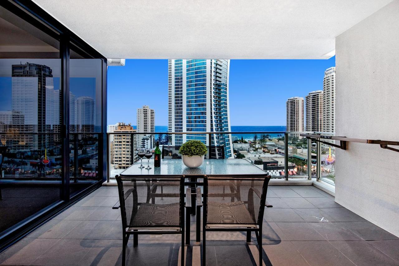 Circle On Cavil Holidays Gold Coast Exterior foto